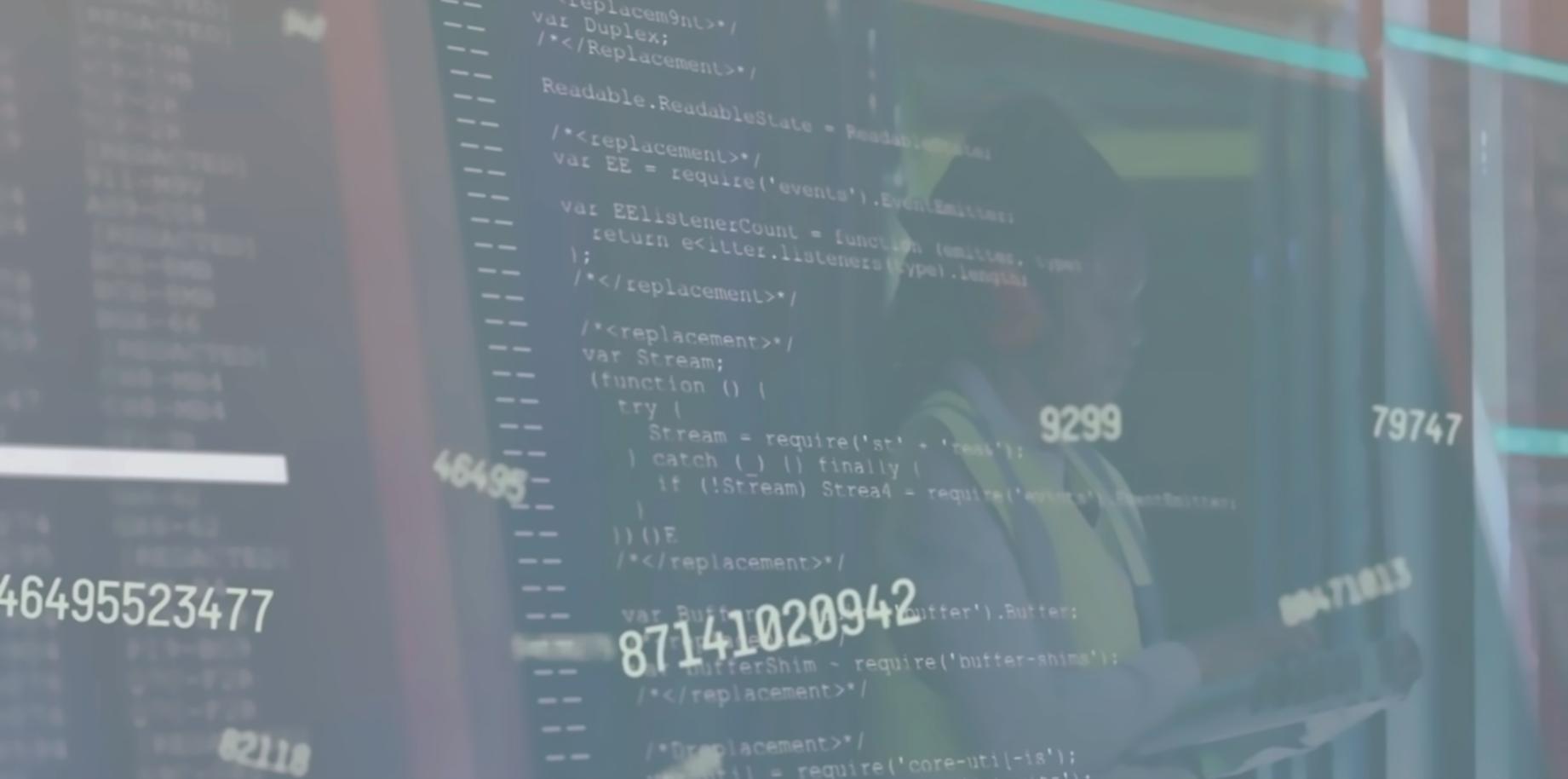 Sessione pratica di testing mobile in aula con studenti che analizzano bug su diversi dispositivi